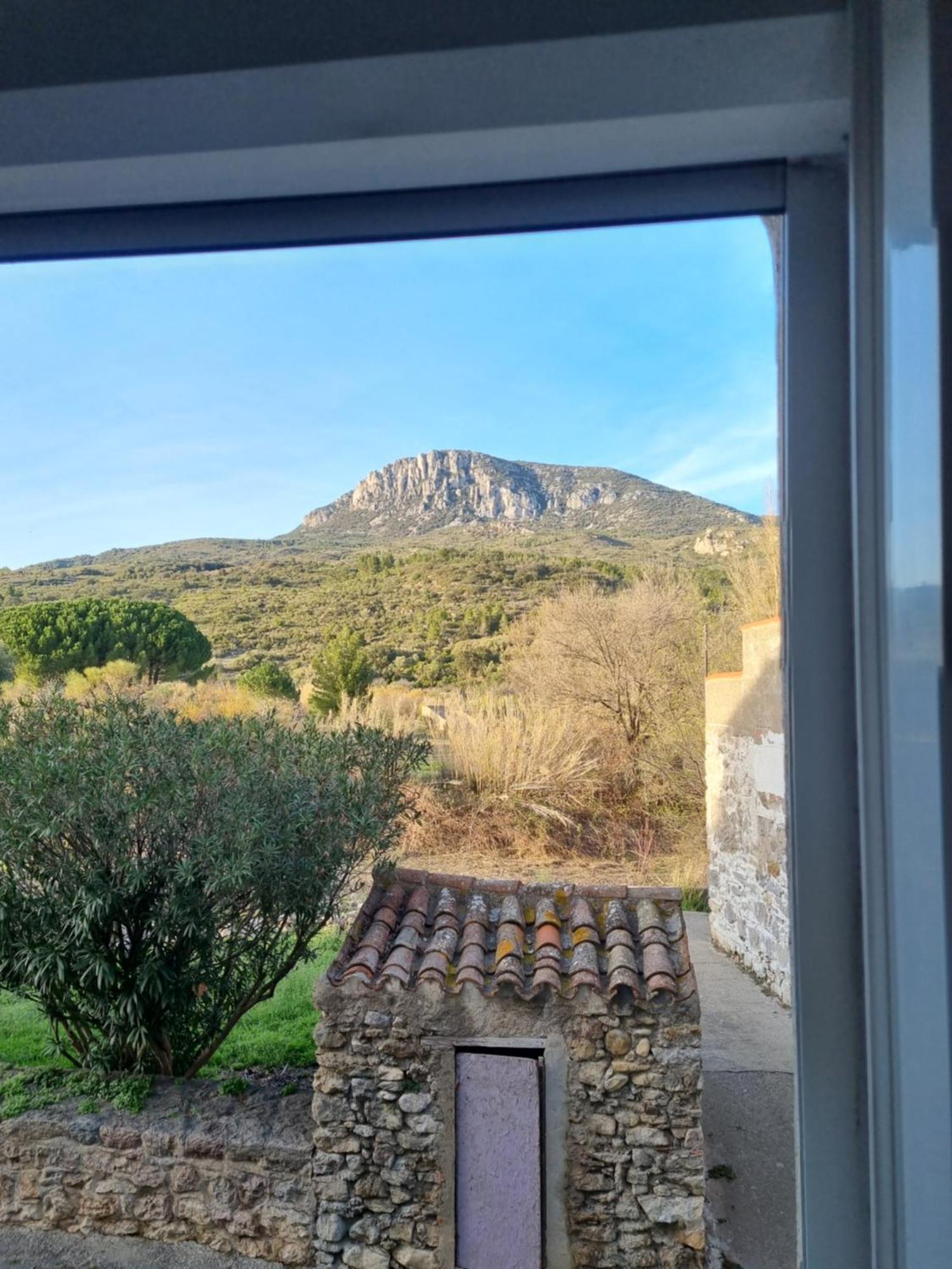 Gite Rue Tranquille Padern Exteriér fotografie
