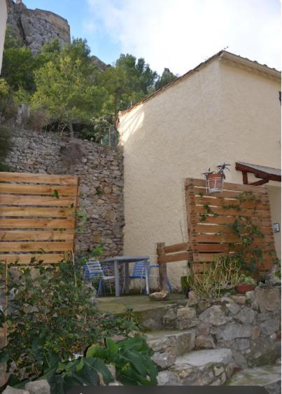 Gite Rue Tranquille Padern Exteriér fotografie